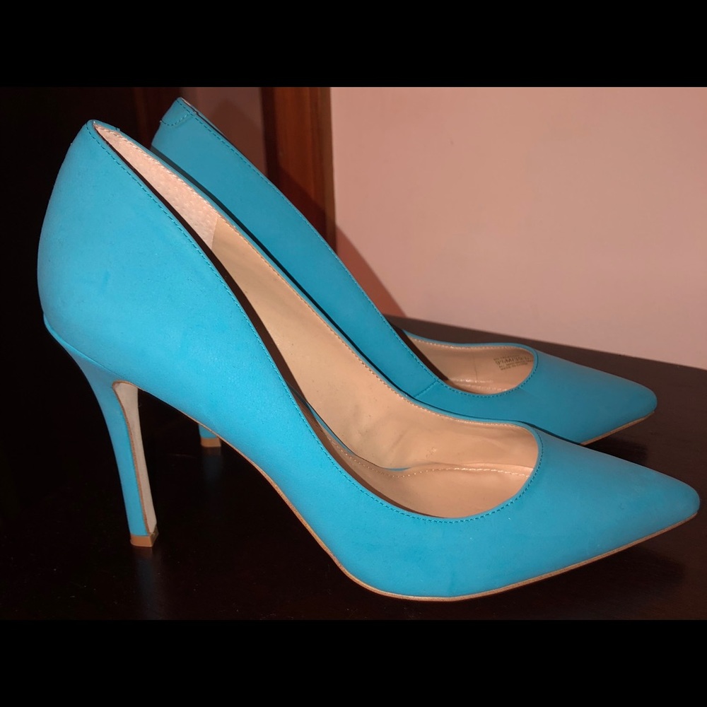 Turquoise pumps